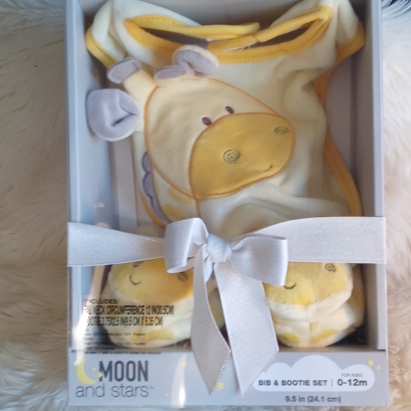 Giraffe Bib & Bootie Set 0-12m - Picture 2 of 3